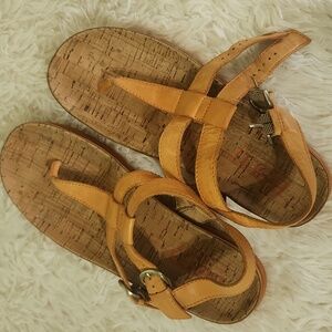 Born corked sandals in light orange women’s size 7 GUC.